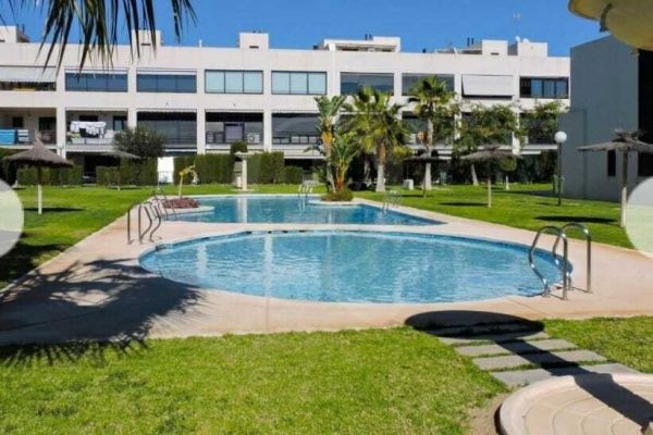 Amplio adosado en alquiler en Alicante Golf