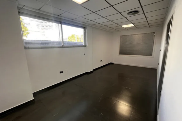 Amplio local comercial reformado en Cabo de las Huertas – Playa de San Juan