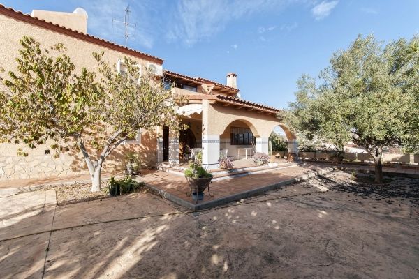 Rustic villa for sale in El Campello