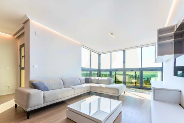 Ático Dúplex de Lujo con Vistas Panorámicas al Mar