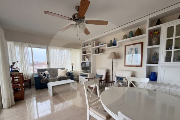 Frente al Mar en El Campello: Espectacular Piso con Terraza y Piscina 