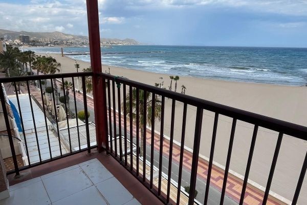Apartamento en alquiler en primera línea 