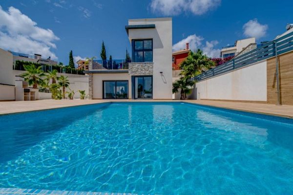 Luxury villa for sale with pool in Finestrat