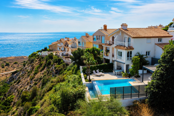 Espectacular chalet pareado en primera línea con impresionantes vistas al Mediterráneo