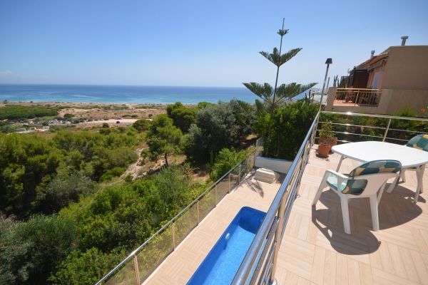 Superb front line detached villa with private pool and incredible sea views