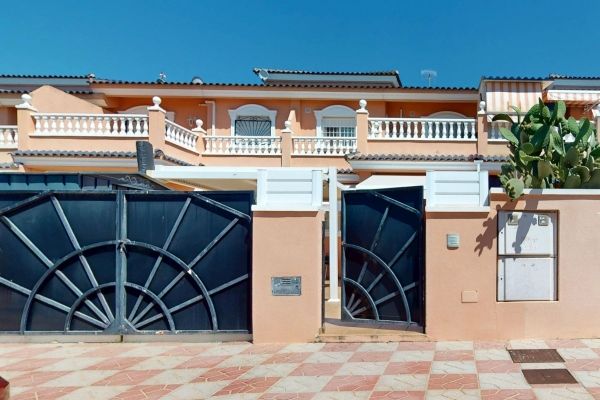Espléndido Bungalow Adosado en Puerto Marino