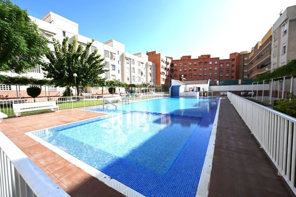 Fabuloso Ático en Urbanización con Piscina en Alicante, Zona San Blas