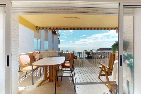Luminoso Apartamento con Espectaculares Vistas al Mar 