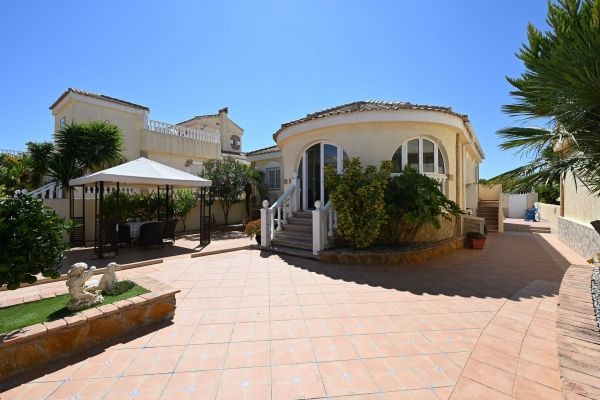 Fabulous Detached Villa with Solarium and Private Pool 