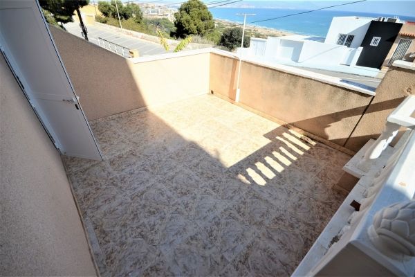 Groundfloor apartment with basement and sea views in Urb. Panorama 